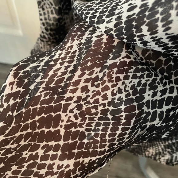 Kenneth Cole button up blouse - Picture 8 of 8